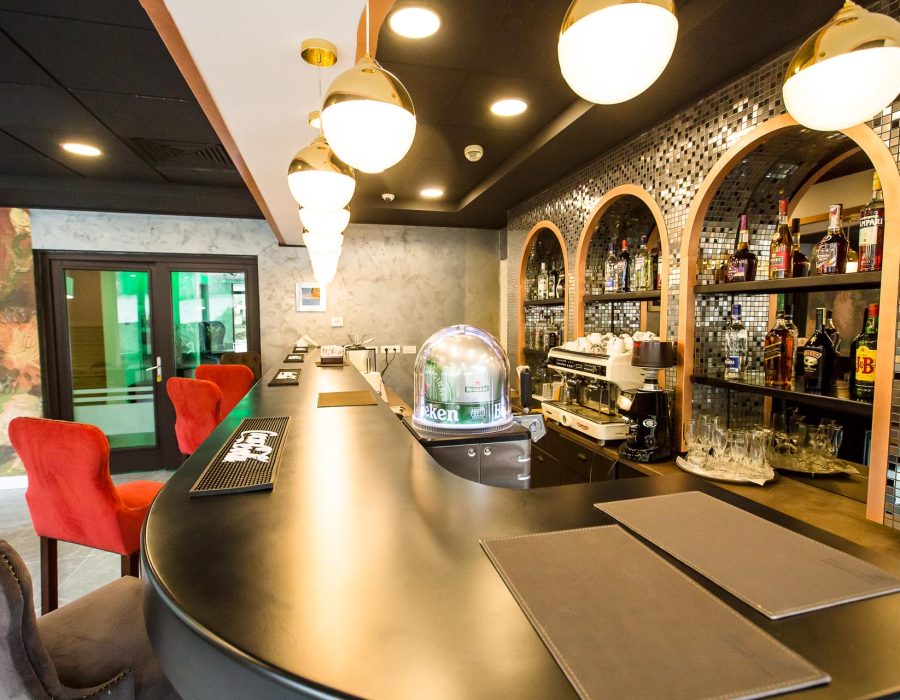 Bar Hotel Carpat Inn 4 stele Azuga Romania. (1)