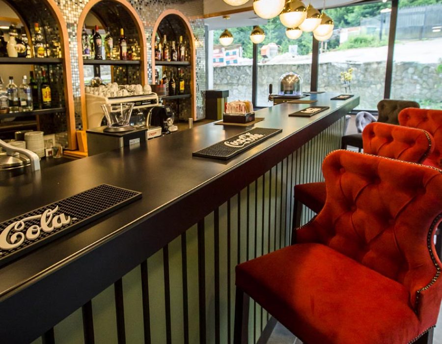 Bar Hotel Carpat Inn 4 stele Azuga Romania. (5)